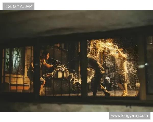 《寄生虫》：一部颠覆你认知的黑色幽默杰作，贫富差距下的绝望狂欢